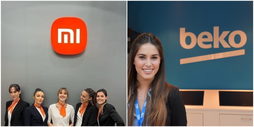 Team di hostess in divisa nera e arancione allo stand Xiaomi (Mi) e, accanto, hostess allo stand Beko che sorride verso la fotocamera