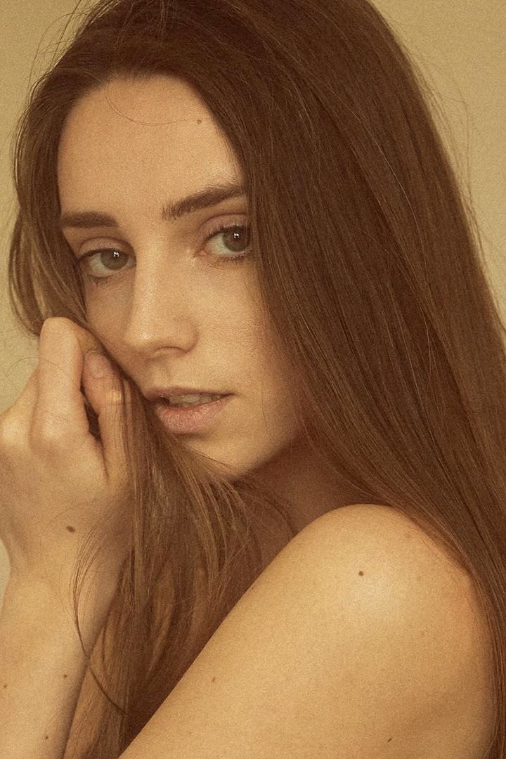 Estera, hostess e promo model disponibile per eventi a Milano