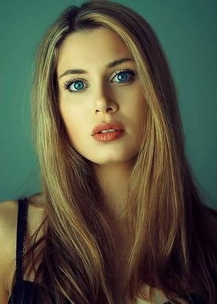 Sara, hostess e promo model disponibile per eventi a Milano