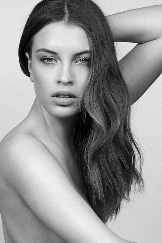 Gloria, hostess e promo model disponibile per eventi a Milano