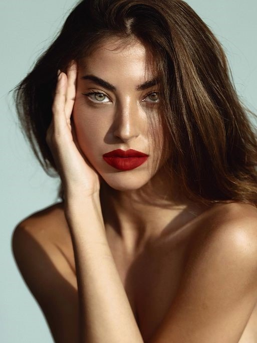 Ainhoa, hostess e promo model disponibile per eventi a Milano