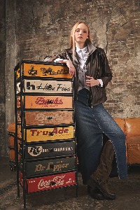 Santa - foto 3 di 17, hostess per eventi a Milano
