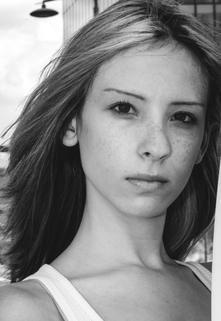Camilla, hostess e promo model disponibile per eventi a Milano