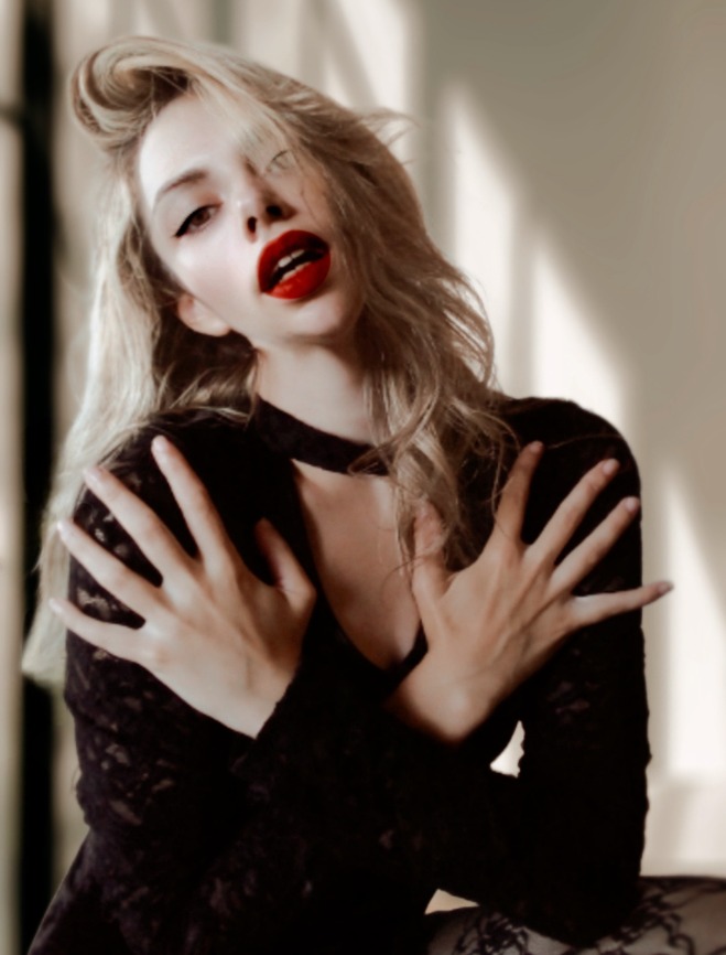 Helena, hostess e promo model disponibile per eventi a Milano